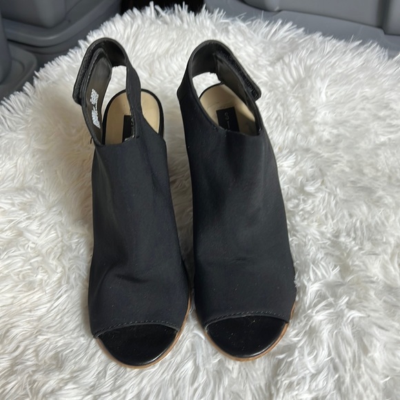 Steven by Steve Madden Sassi Fabric Peep Toe Block Heel Booties 7.5M - Picture 2 of 8